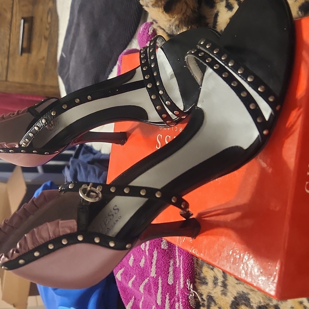 Vintage Guess heels. Pink metal.